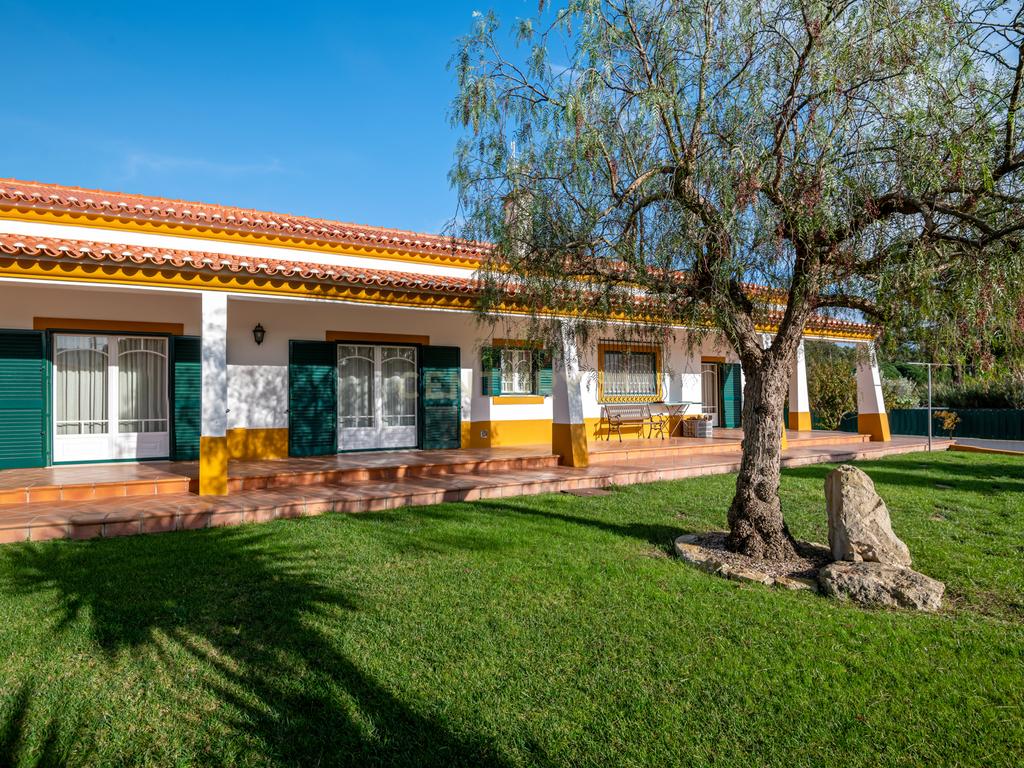 Moradia Típica Portuguesa com Jardim e Terrenos Privados – Alcoentre, Azambuja - Image 33