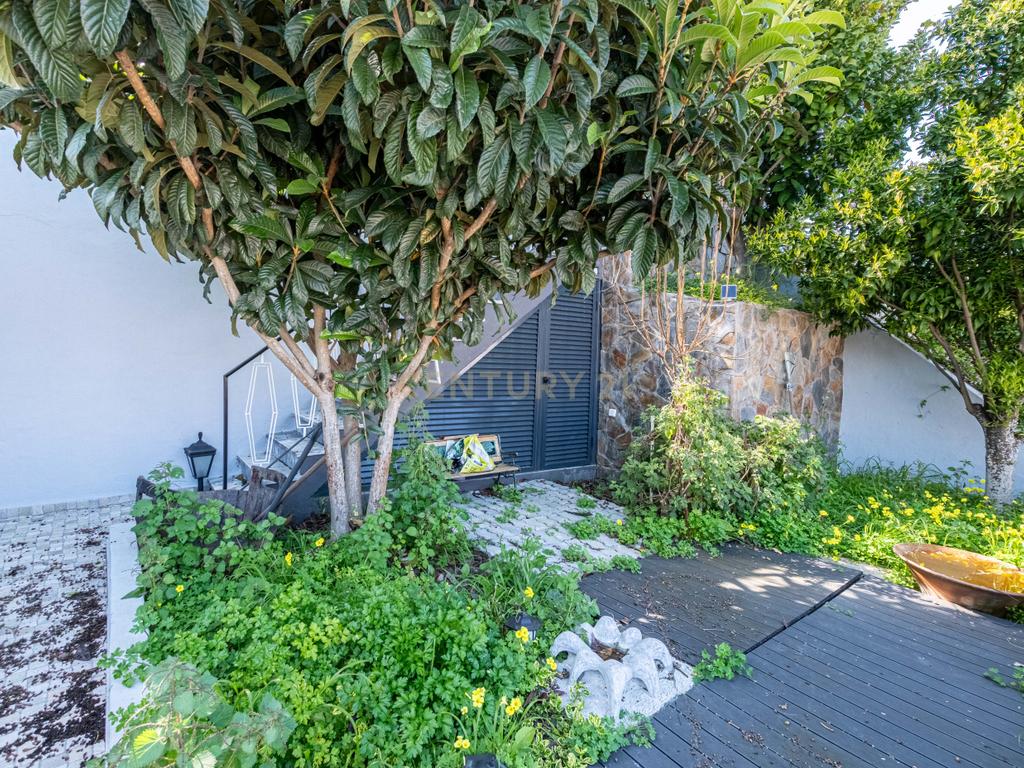 Oportunidade Única no Bom Retiro – Moradia de Sonho com Piscina, Jardim e Acabamentos de Luxo! - Image 17