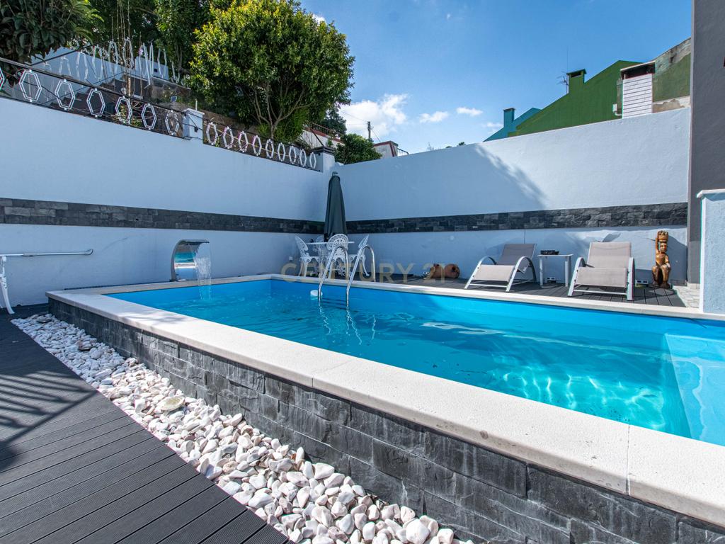 Oportunidade Única no Bom Retiro – Moradia de Sonho com Piscina, Jardim e Acabamentos de Luxo! - Image 4