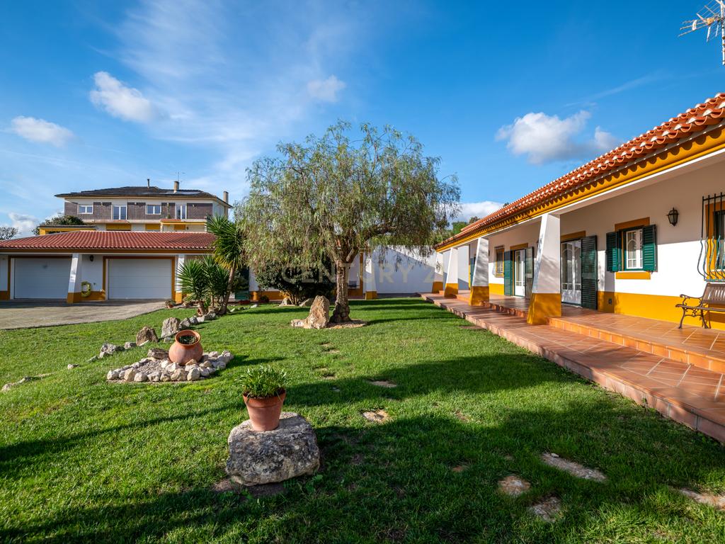 Moradia Típica Portuguesa com Jardim e Terrenos Privados – Alcoentre, Azambuja - Image 35
