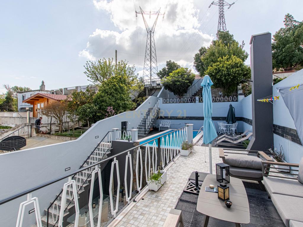 Oportunidade Única no Bom Retiro – Moradia de Sonho com Piscina, Jardim e Acabamentos de Luxo! - Image 14