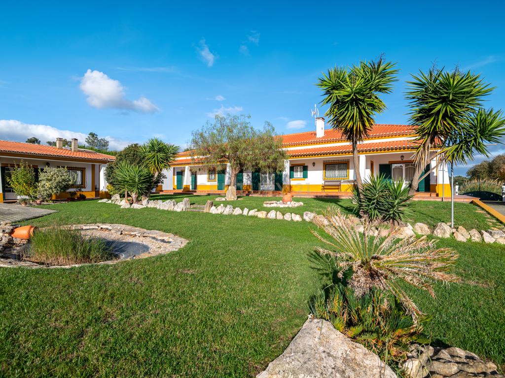 Moradia Típica Portuguesa com Jardim e Terrenos Privados – Alcoentre, Azambuja - Image 44