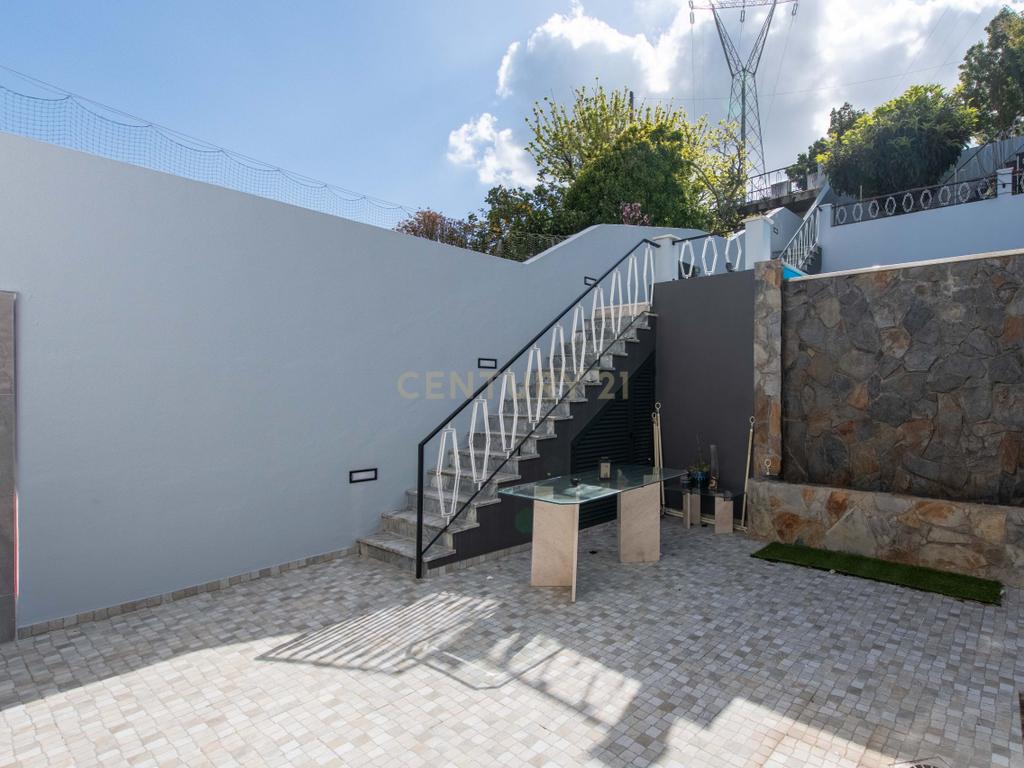 Oportunidade Única no Bom Retiro – Moradia de Sonho com Piscina, Jardim e Acabamentos de Luxo! - Image 19