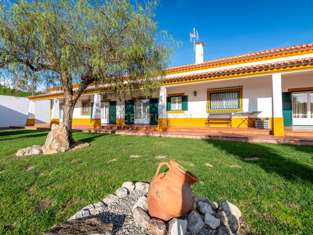 Moradia Típica Portuguesa com Jardim e Terrenos Privados – Alcoentre, Azambuja - Image 45