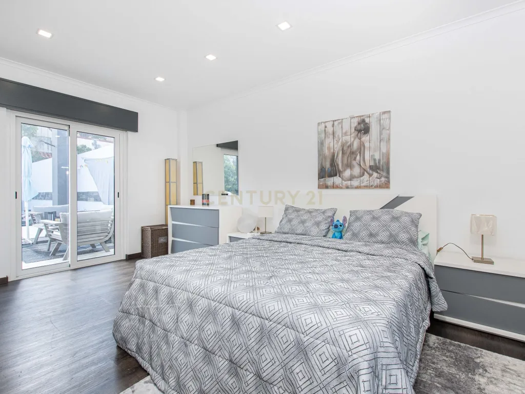 Oportunidade Única no Bom Retiro – Moradia de Sonho com Piscina, Jardim e Acabamentos de Luxo! - Image 36