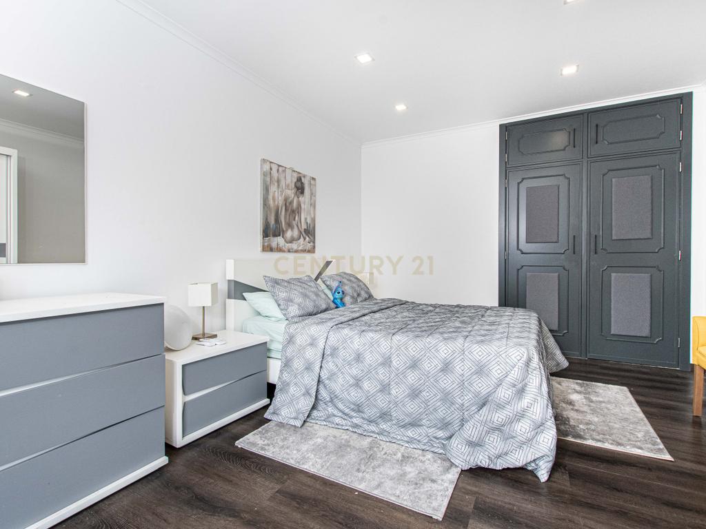 Oportunidade Única no Bom Retiro – Moradia de Sonho com Piscina, Jardim e Acabamentos de Luxo! - Image 26