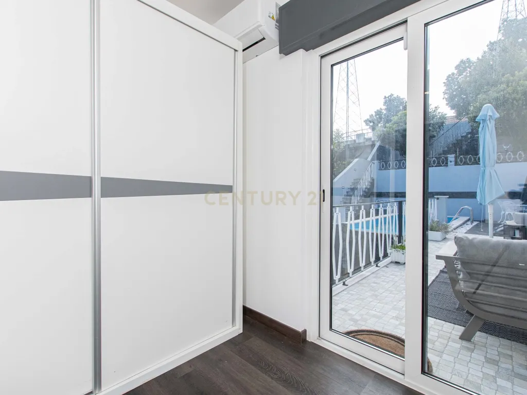Oportunidade Única no Bom Retiro – Moradia de Sonho com Piscina, Jardim e Acabamentos de Luxo! - Image 30
