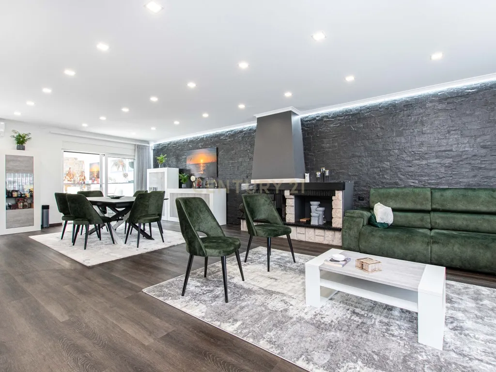 Oportunidade Única no Bom Retiro – Moradia de Sonho com Piscina, Jardim e Acabamentos de Luxo! - Image 47