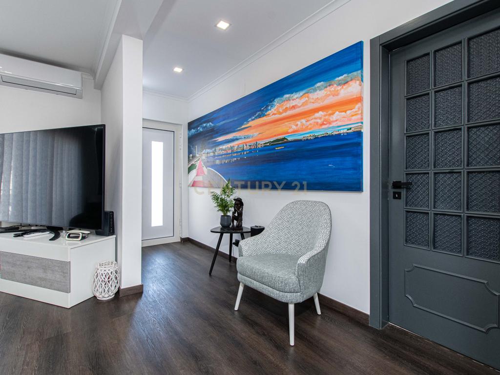 Oportunidade Única no Bom Retiro – Moradia de Sonho com Piscina, Jardim e Acabamentos de Luxo! - Image 38