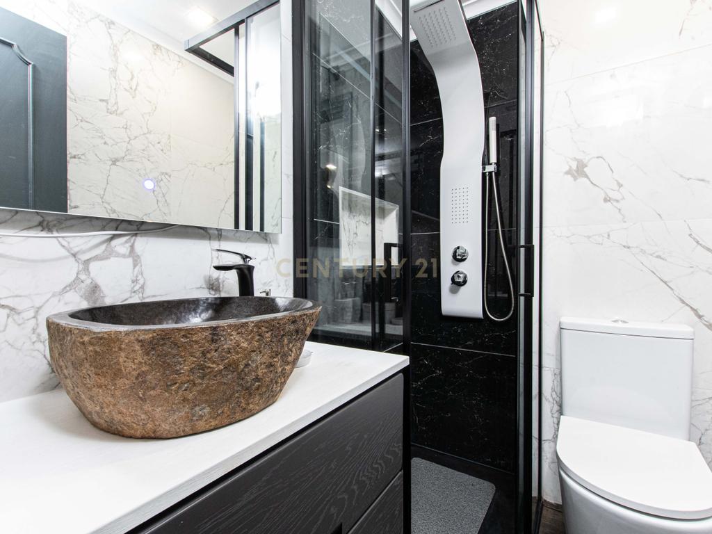 Oportunidade Única no Bom Retiro – Moradia de Sonho com Piscina, Jardim e Acabamentos de Luxo! - Image 37