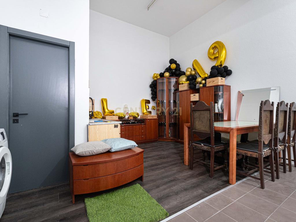 Oportunidade Única no Bom Retiro – Moradia de Sonho com Piscina, Jardim e Acabamentos de Luxo! - Image 51