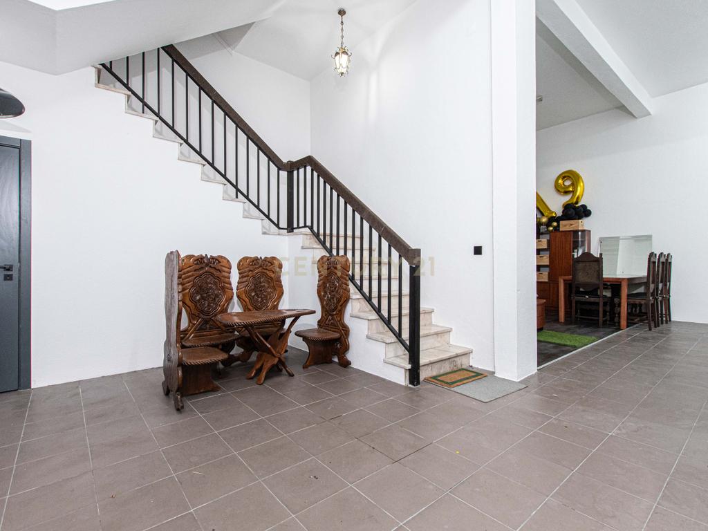 Oportunidade Única no Bom Retiro – Moradia de Sonho com Piscina, Jardim e Acabamentos de Luxo! - Image 50