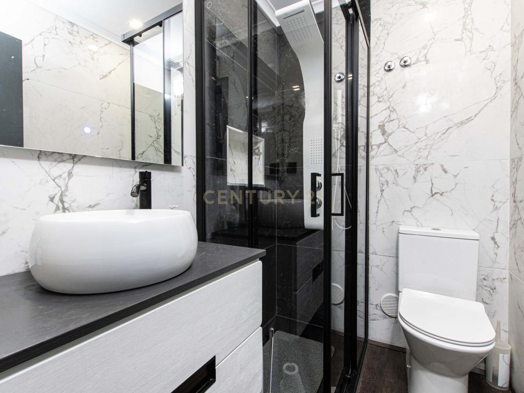 Oportunidade Única no Bom Retiro – Moradia de Sonho com Piscina, Jardim e Acabamentos de Luxo! - Image 49