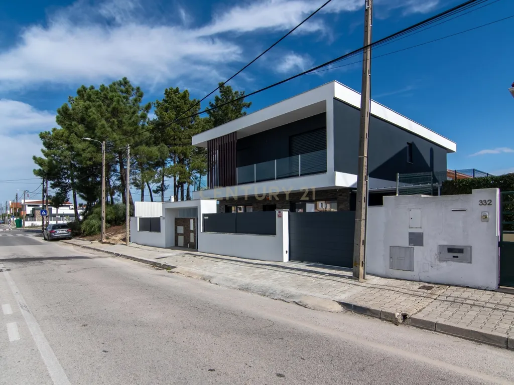 Moradia T4 com piscina - Image 7
