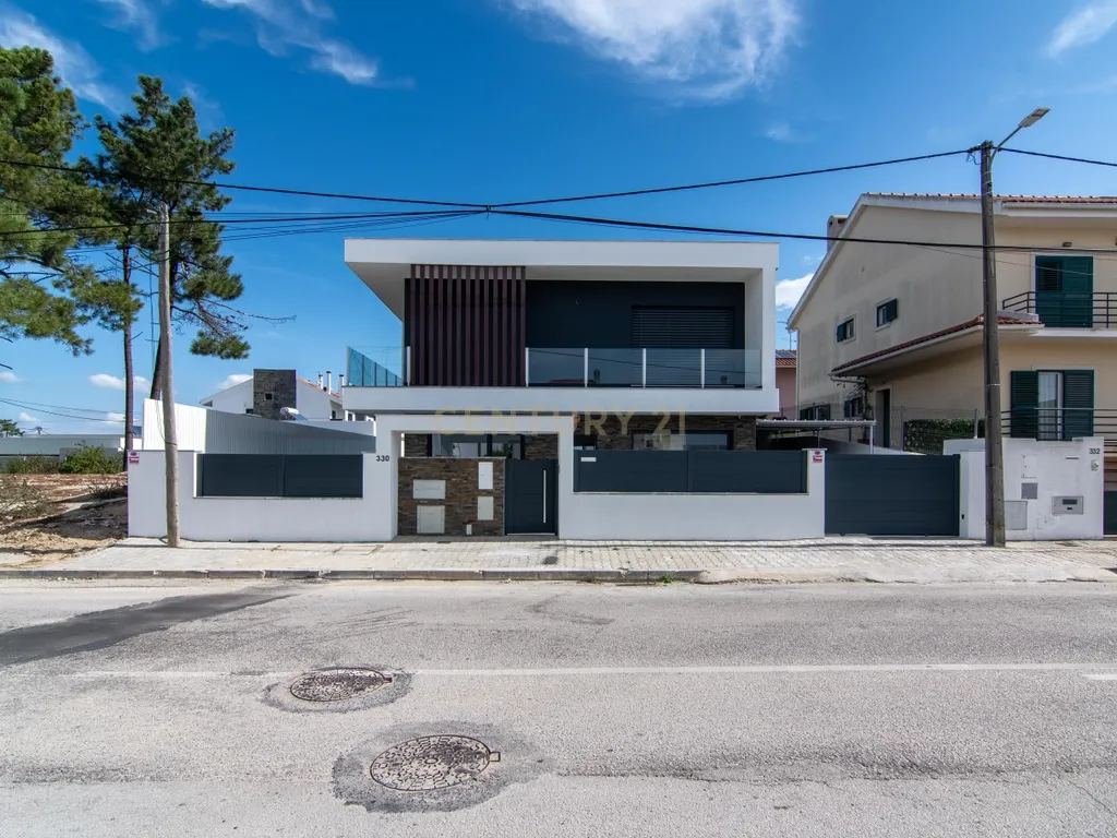Moradia T4 com piscina - Image 1
