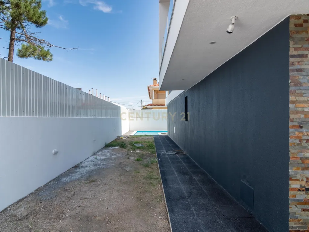 Moradia T4 com piscina - Image 51
