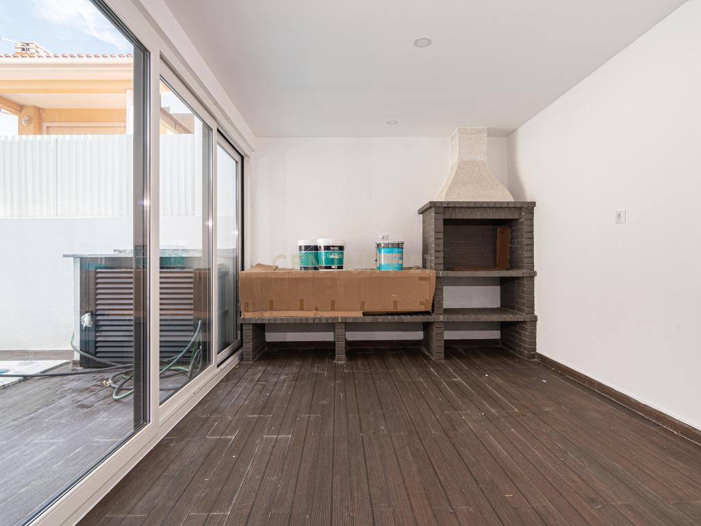 Moradia T4 com piscina - Image 47