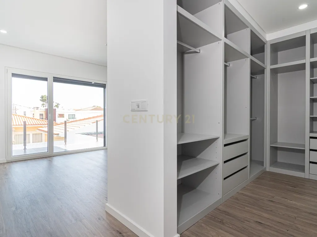 Moradia T4 com piscina - Image 40