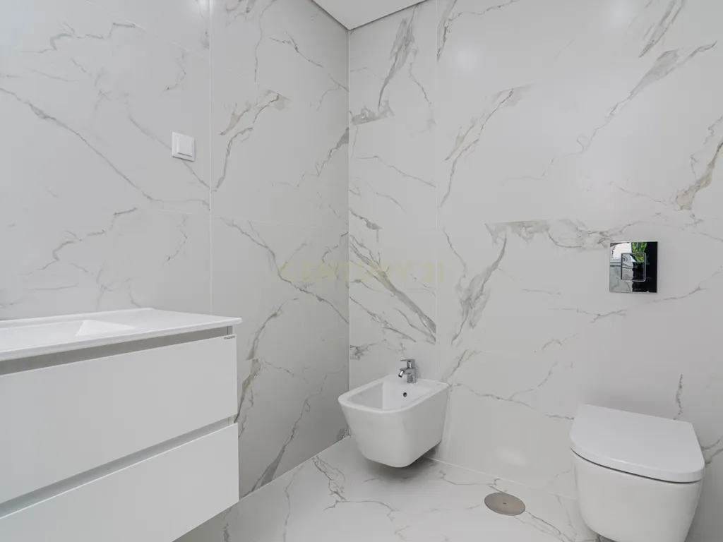 Moradia T4 com piscina - Image 37