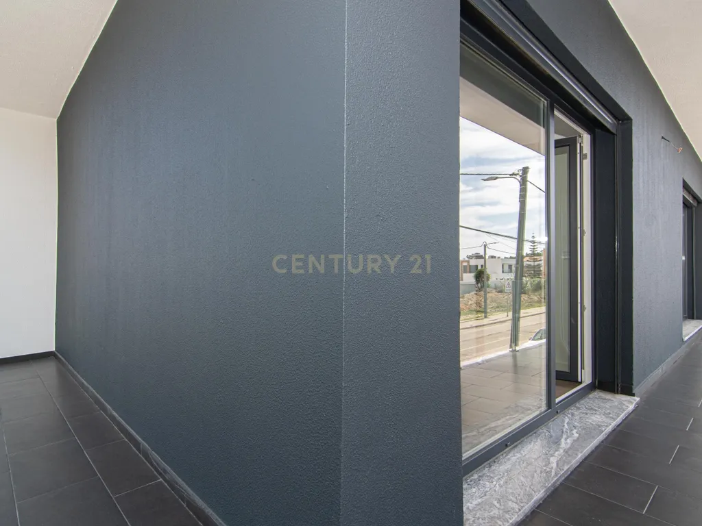 Moradia T4 com piscina - Image 31