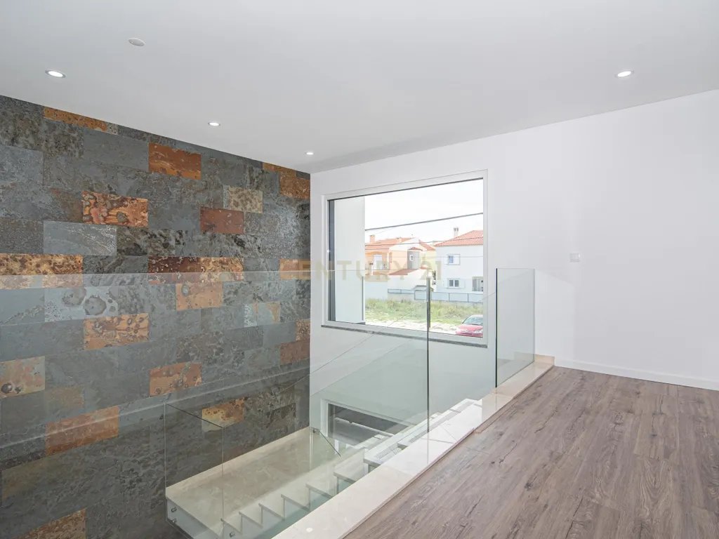 Moradia T4 com piscina - Image 33