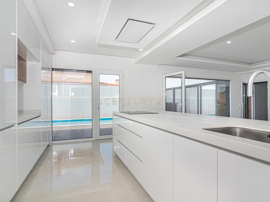 Moradia T4 com piscina - Image 23