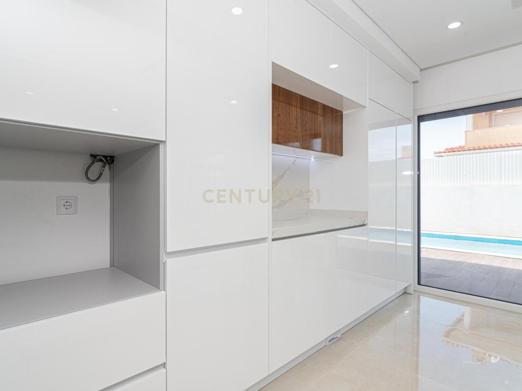 Moradia T4 com piscina - Image 24