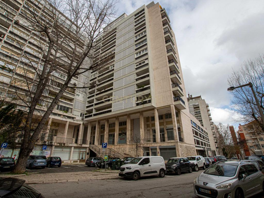 T4 na Av. E.U.A., Alvalade, Lisboa– apartamento renovado, luminoso e sofisticado - Image 36