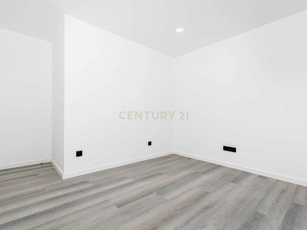 T4 na Av. E.U.A., Alvalade, Lisboa– apartamento renovado, luminoso e sofisticado - Image 23