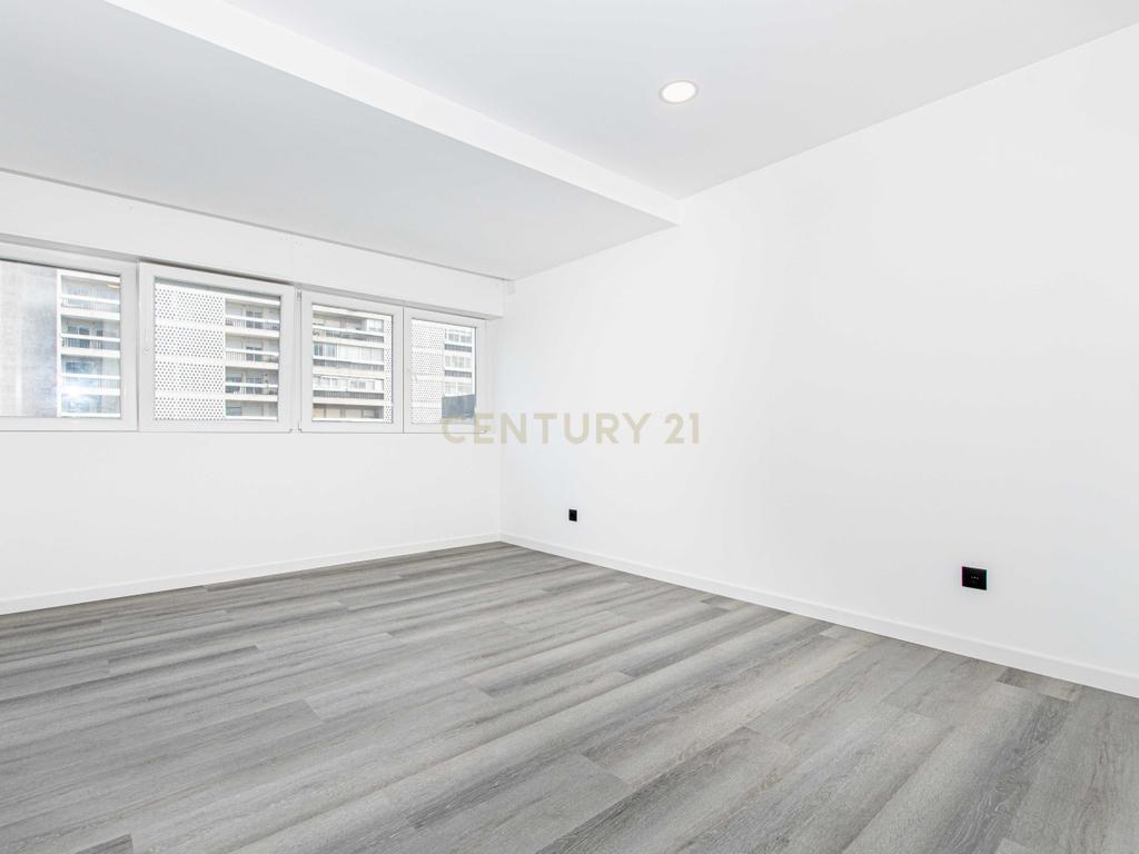 T4 na Av. E.U.A., Alvalade, Lisboa– apartamento renovado, luminoso e sofisticado - Image 26