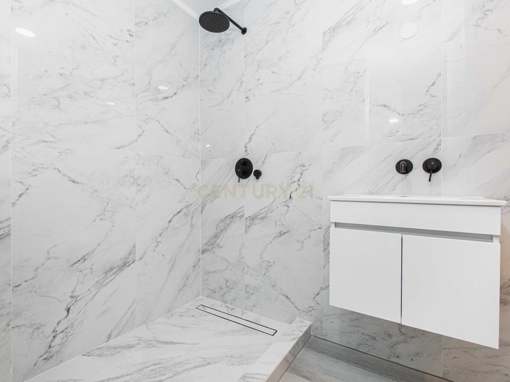 T4 na Av. E.U.A., Alvalade, Lisboa– apartamento renovado, luminoso e sofisticado - Image 24