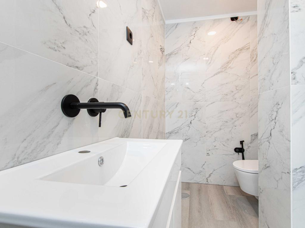 T4 na Av. E.U.A., Alvalade, Lisboa– apartamento renovado, luminoso e sofisticado - Image 25