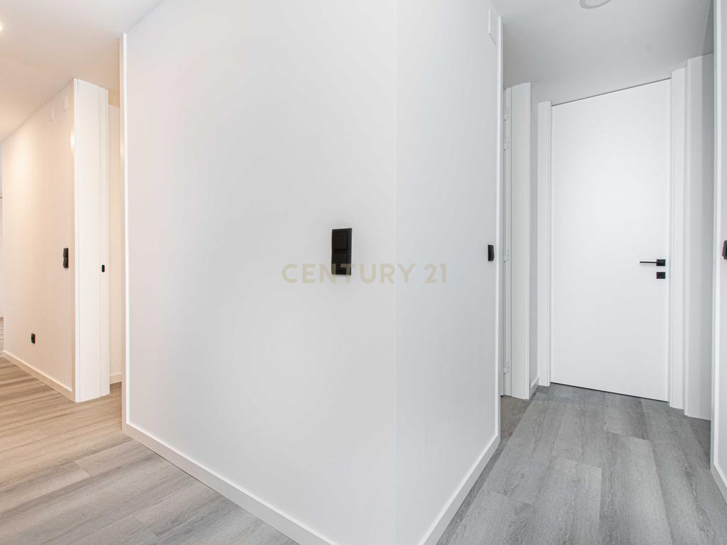 T4 na Av. E.U.A., Alvalade, Lisboa– apartamento renovado, luminoso e sofisticado - Image 17