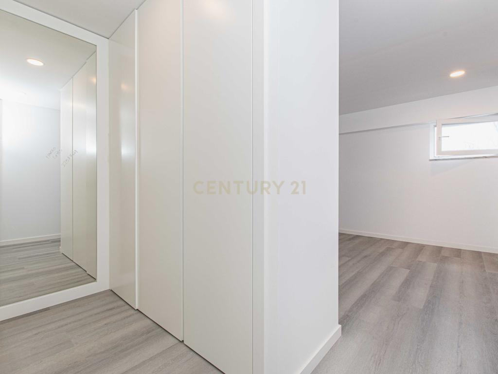 T4 na Av. E.U.A., Alvalade, Lisboa– apartamento renovado, luminoso e sofisticado - Image 18
