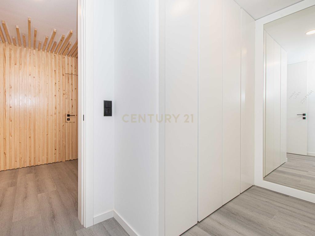 T4 na Av. E.U.A., Alvalade, Lisboa– apartamento renovado, luminoso e sofisticado - Image 7