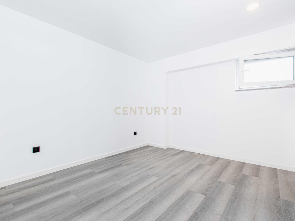 T4 na Av. E.U.A., Alvalade, Lisboa– apartamento renovado, luminoso e sofisticado - Image 19