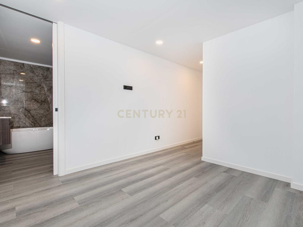 T4 na Av. E.U.A., Alvalade, Lisboa– apartamento renovado, luminoso e sofisticado - Image 21