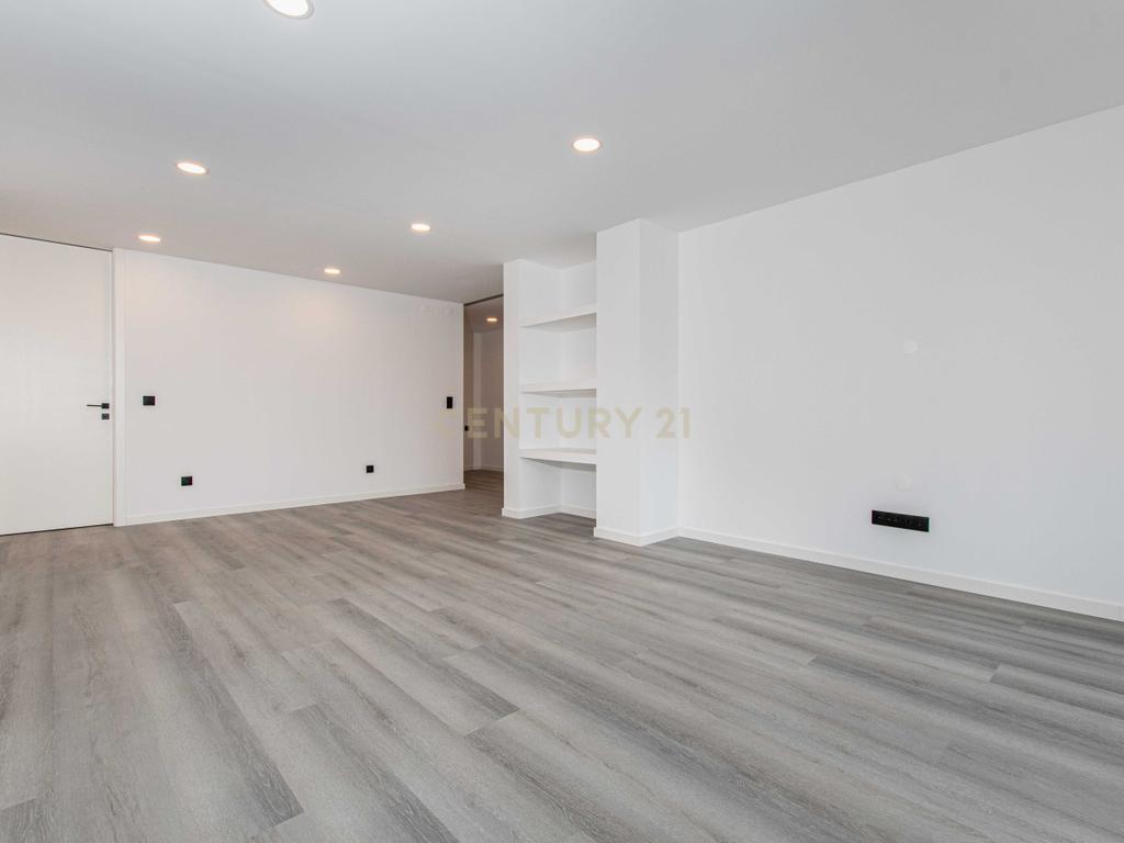 T4 na Av. E.U.A., Alvalade, Lisboa– apartamento renovado, luminoso e sofisticado - Image 32
