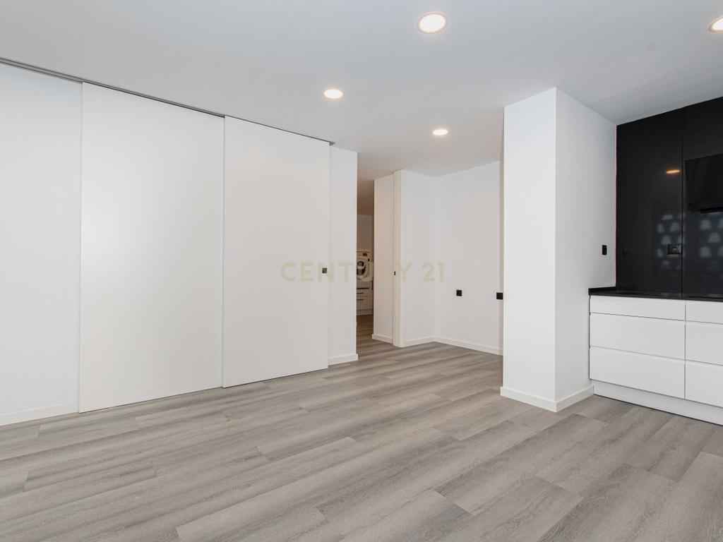 T4 na Av. E.U.A., Alvalade, Lisboa– apartamento renovado, luminoso e sofisticado - Image 16