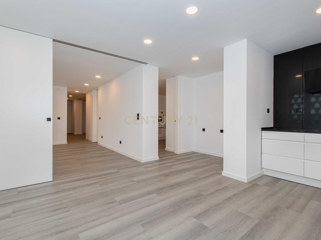 T4 na Av. E.U.A., Alvalade, Lisboa– apartamento renovado, luminoso e sofisticado - Image 15