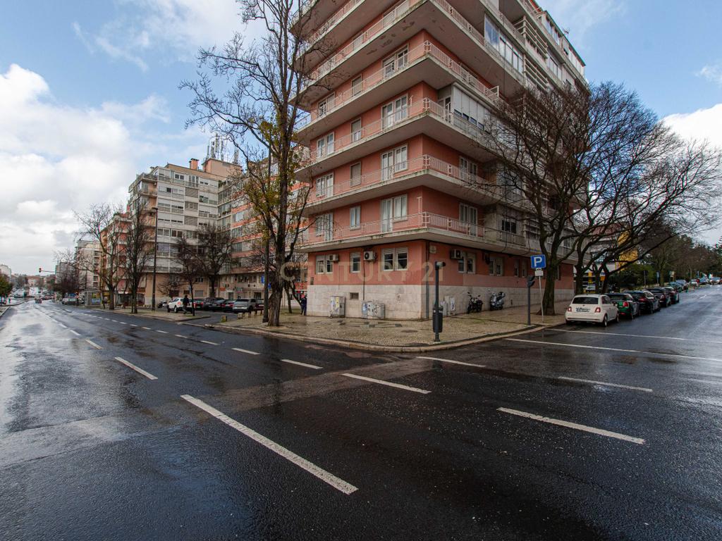 Apartamento T1 na Av. Roma, Alvalade – Luz, Conforto e Localização Privilegiada - Image 26