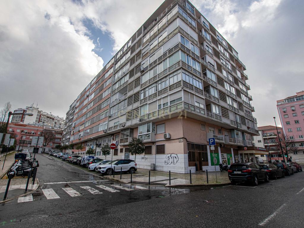 Apartamento T1 na Av. Roma, Alvalade – Luz, Conforto e Localização Privilegiada - Image 19