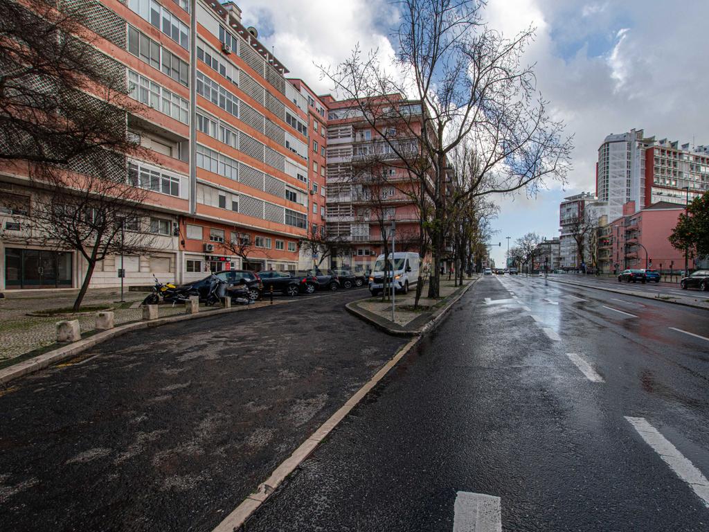 Apartamento T1 na Av. Roma, Alvalade – Luz, Conforto e Localização Privilegiada - Image 25