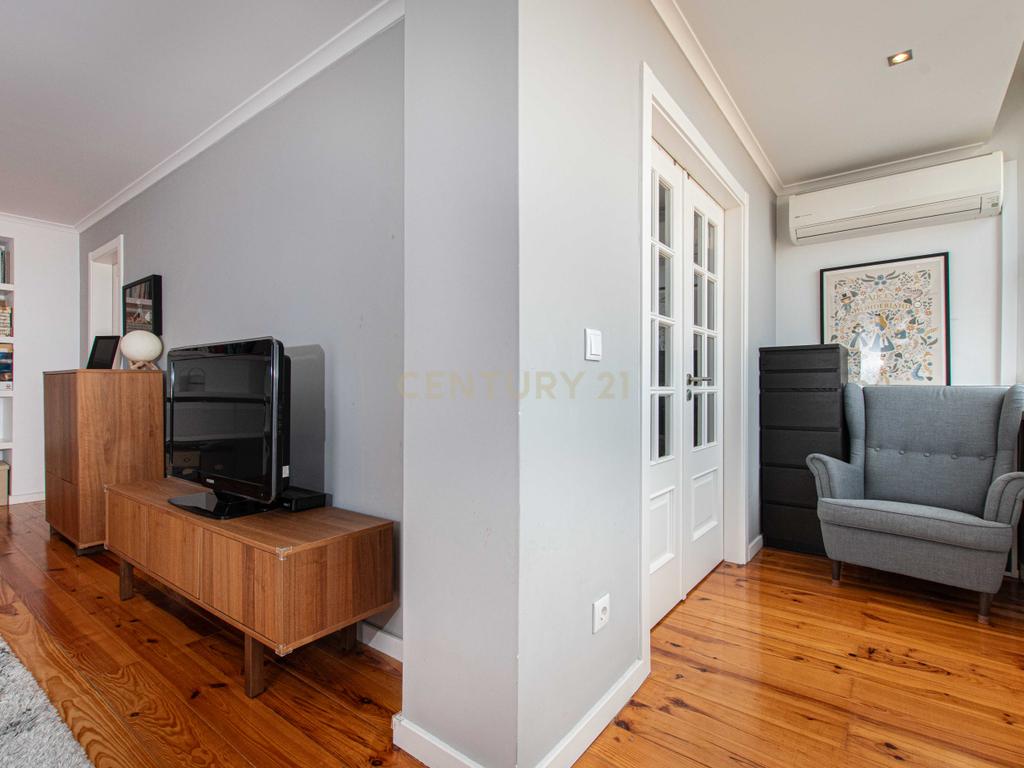 Apartamento T1 na Av. Roma, Alvalade – Luz, Conforto e Localização Privilegiada - Image 13