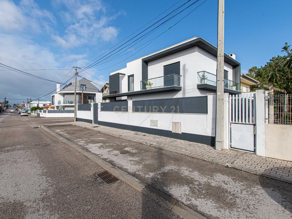 Moradia Isolada T4 Fernão Ferro, Seixal - Image 46