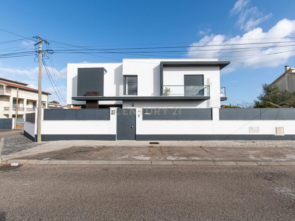 Moradia Isolada T4 Fernão Ferro, Seixal - Image 2