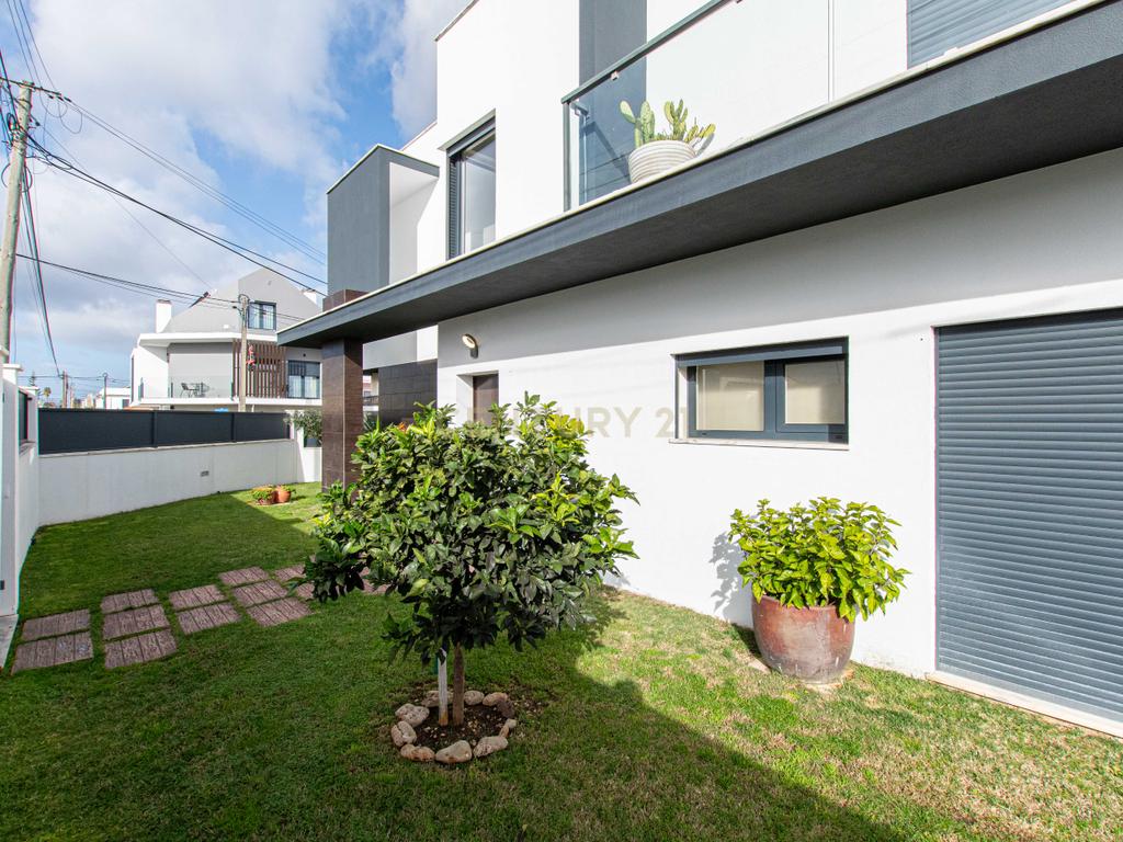 Moradia Isolada T4 Fernão Ferro, Seixal - Image 43