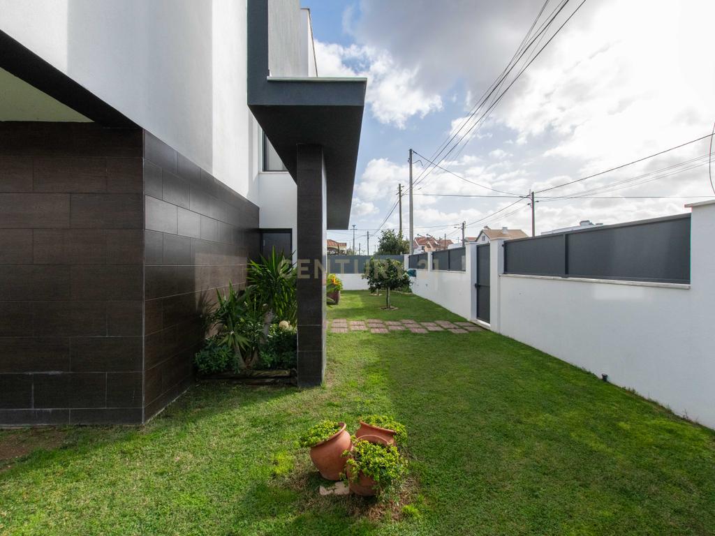 Moradia Isolada T4 Fernão Ferro, Seixal - Image 42