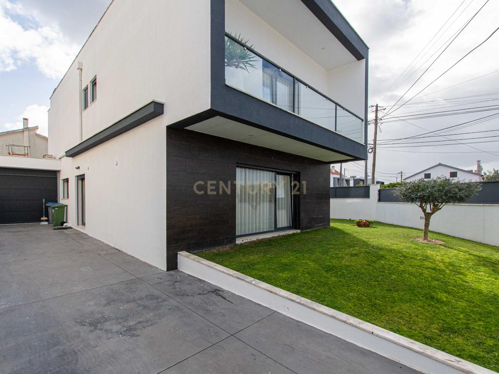 Moradia Isolada T4 Fernão Ferro, Seixal - Image 39