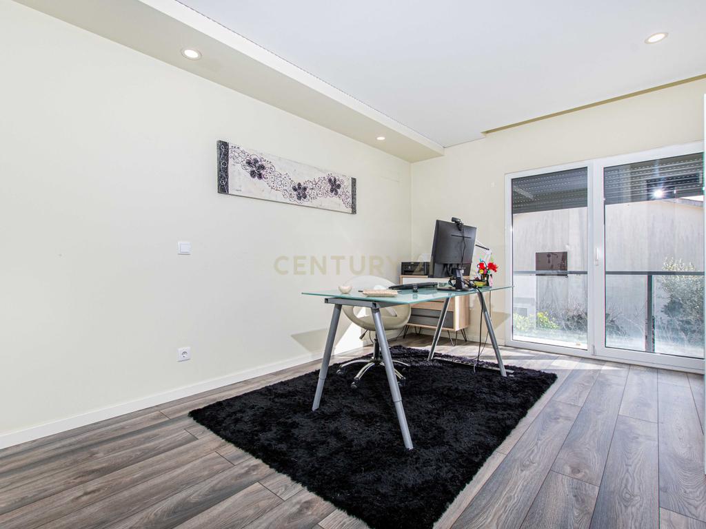 Moradia Isolada T4 Fernão Ferro, Seixal - Image 32